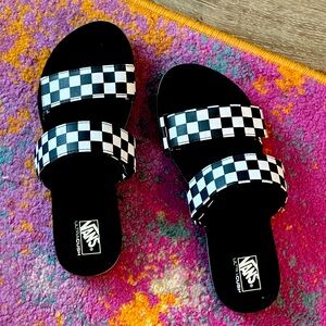 Vans Women’s Cayucas Slides in Checkerboard Black/Marshmallow size 10